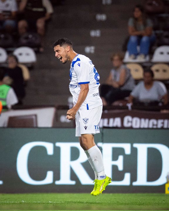 Vélez venció a Platense, sigue invicto y se afirma en la cima de la Liga Profesional