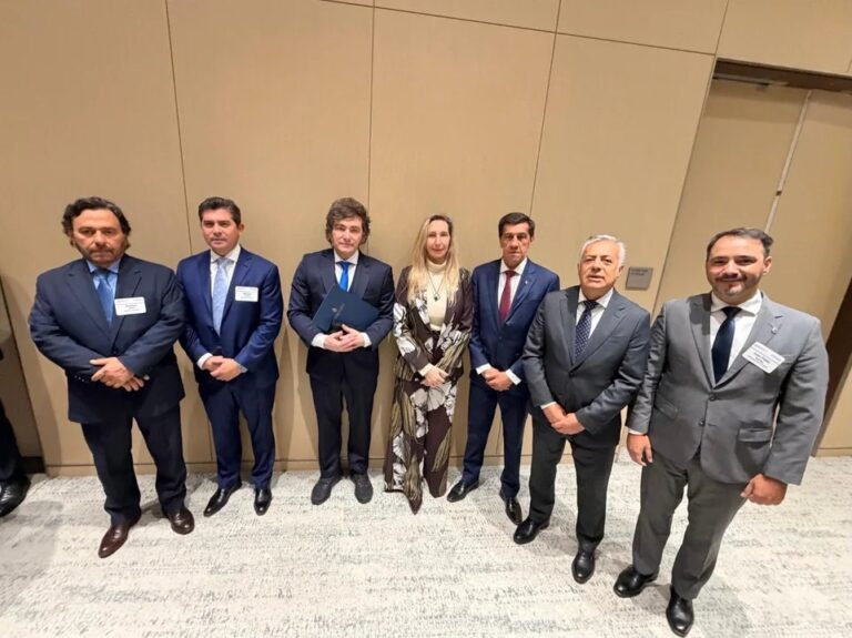 El Gobierno de Milei le transfiere cada vez menos a las provincias, que ajustan a los trabajadores