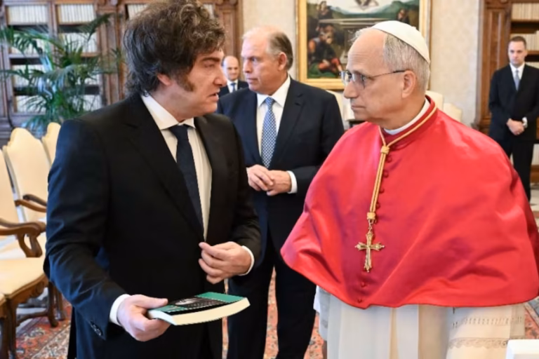 Visita papal ordena vínculo: Milei busca equilibrio con la Iglesia