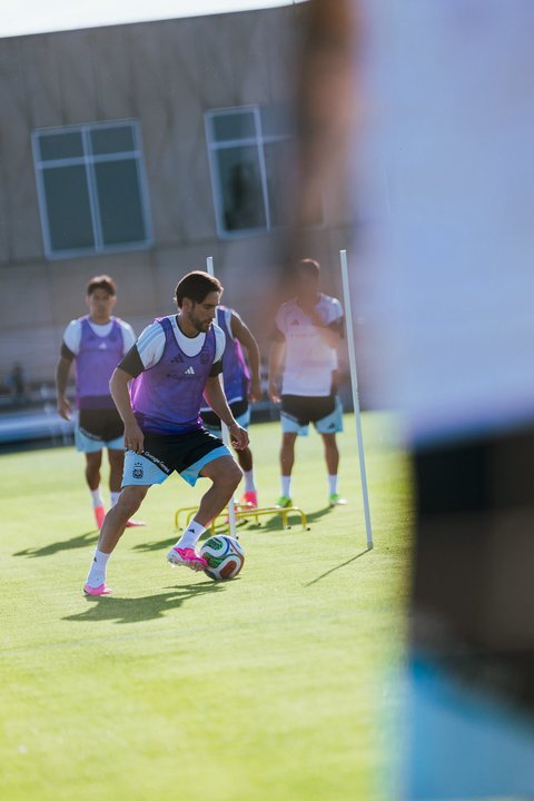 Nicolás Tagliafico se entrena a la par del grupo y apunta a llegar ante Austria