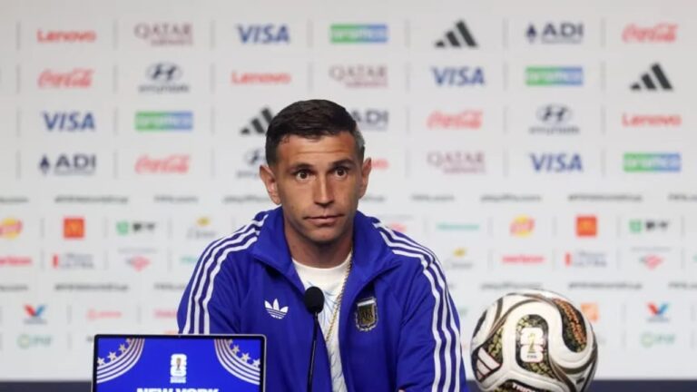Dibu Martínez: “A veces me agarra llanto solo de pensar en todo lo que vivimos”