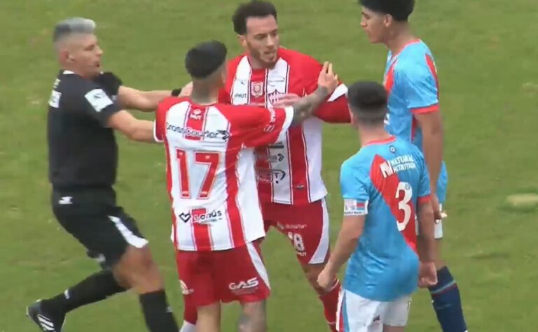 Batalla campal en Arsenal-Talleres de Escalada: un jugador terminó expulsado por la pelea