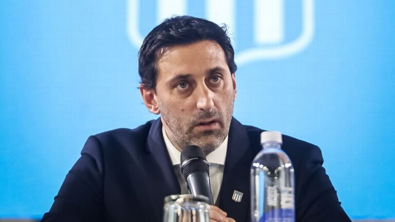 Milito rompió el silencio tras los insultos en la cancha de Racing: “Escuché el enojo de algunos hinchas”